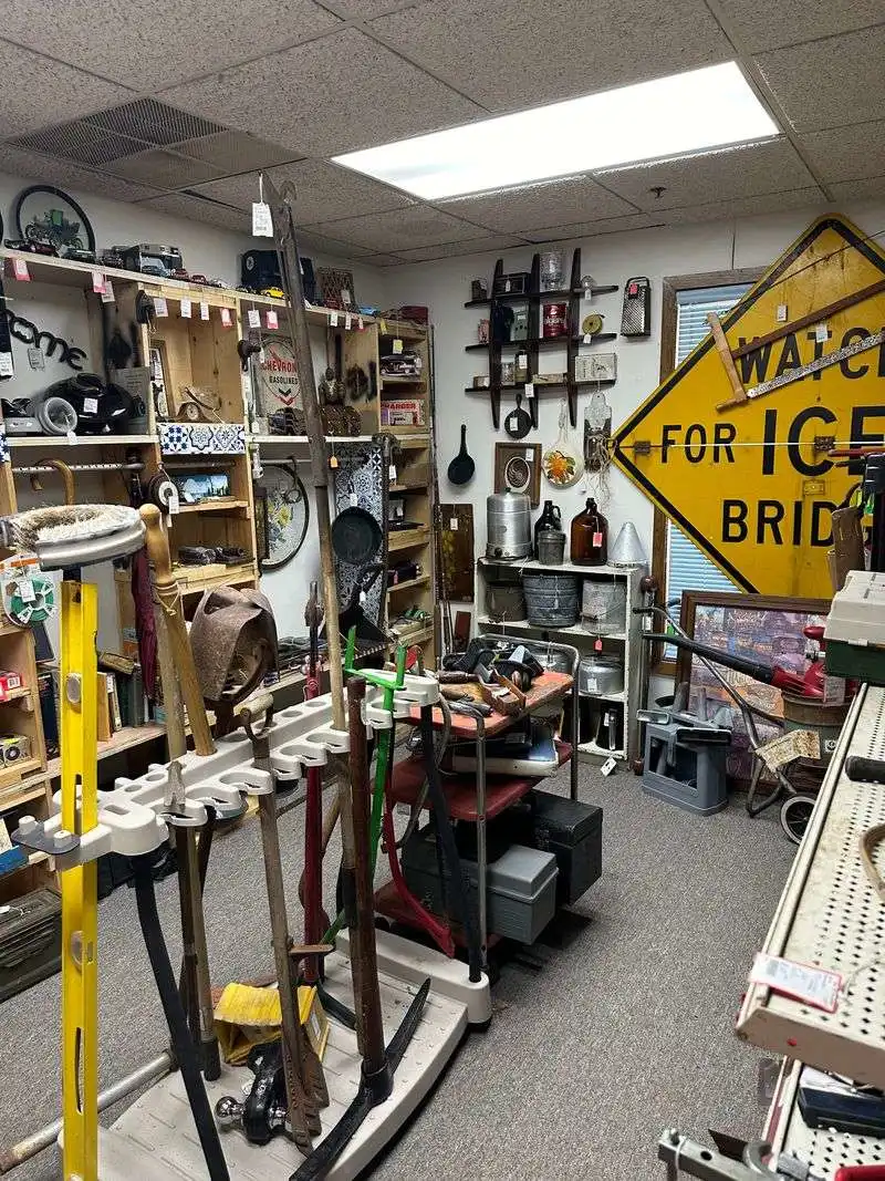 Hwy 102 Flea Market and Antique Mall &mdash; Rogers