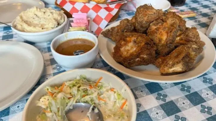 9 Indiana Holiday Buffets Where Christmas Comfort Food Takes Center Stage