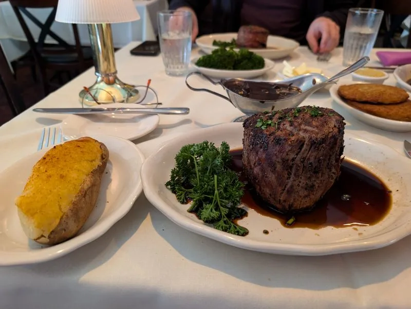 Kreis' Steakhouse & Bar