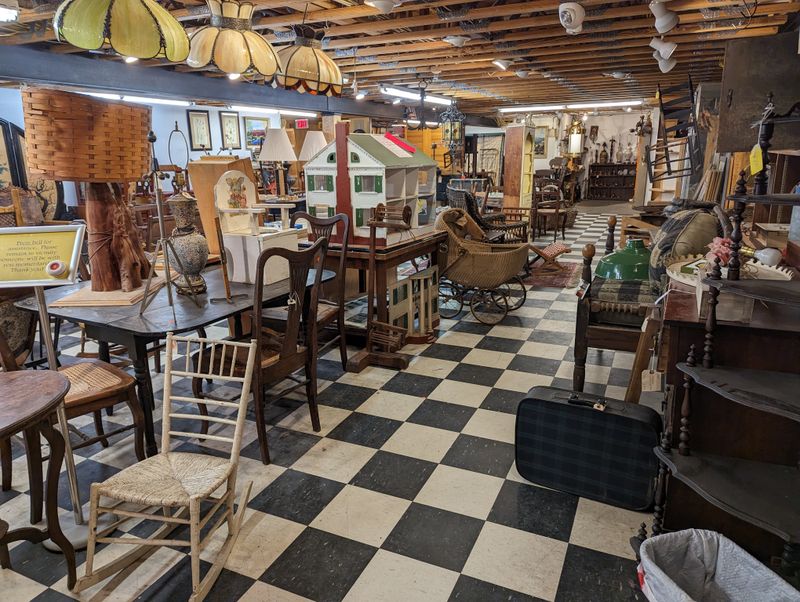 Vermont Antique Mall &mdash; Quechee