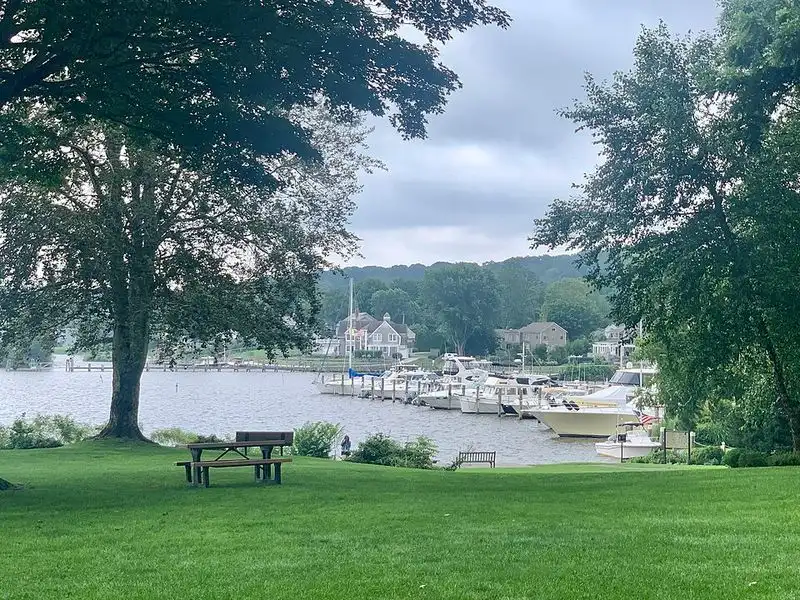 Scenic Coastal Streets and Historic Homes