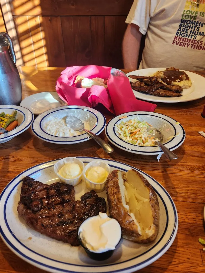 What To Order With Your Meatloaf