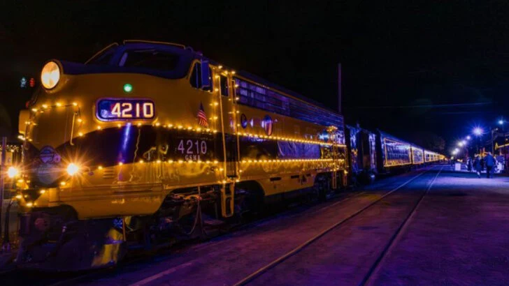 A Smoky Mountains Christmas Drive Through Tennessee and North Carolina Towns Known for Lights, Winter Events, and Cozy Downtowns