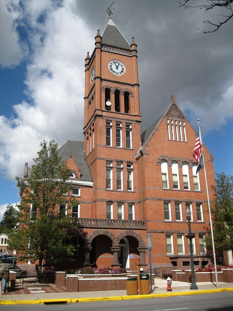 Architectural Gems: 1800s Homes and Buildings