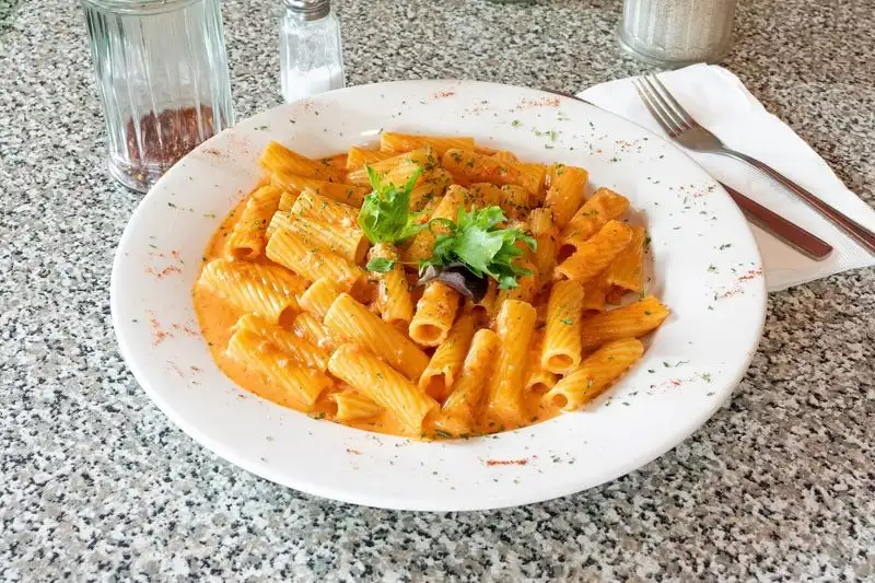 A Taste of Tradition: Domenic&rsquo;s Timeless Decor