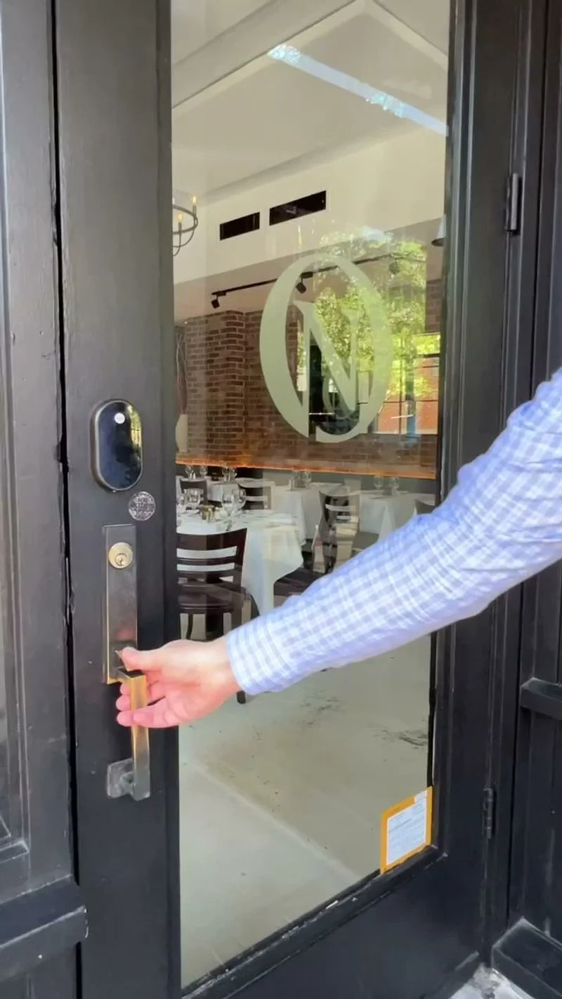 Finding Osteria Nonnino and arriving like a local