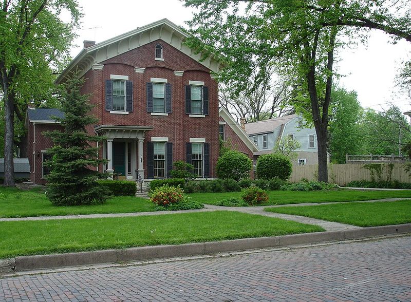A Blend of Small-Town Charm, Livability & Slow Travel Pace