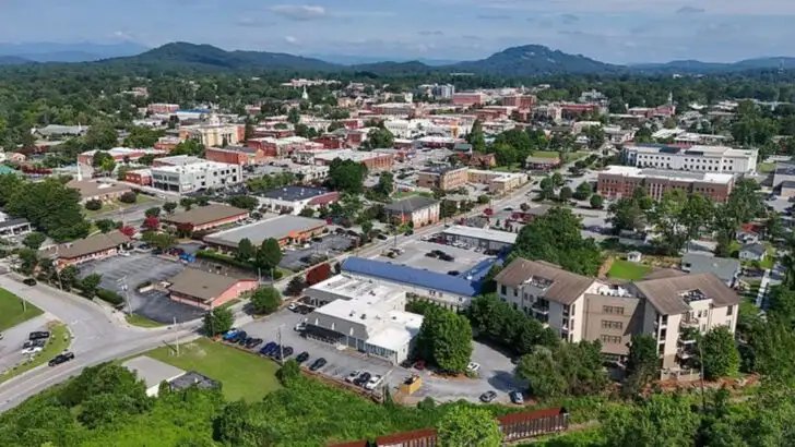 Across the South, 14 Quiet Destinations Are Gaining Attention as Boomers Look for Calmer Places to Spend Their Time