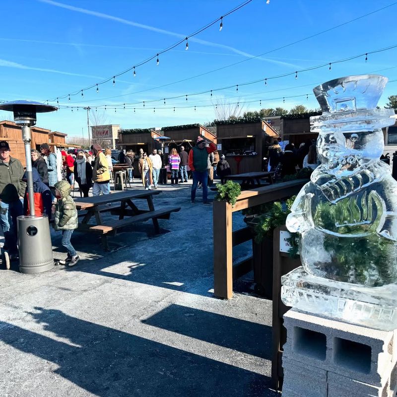 Holiday Market at Oakwood Square and Canton Area Villages