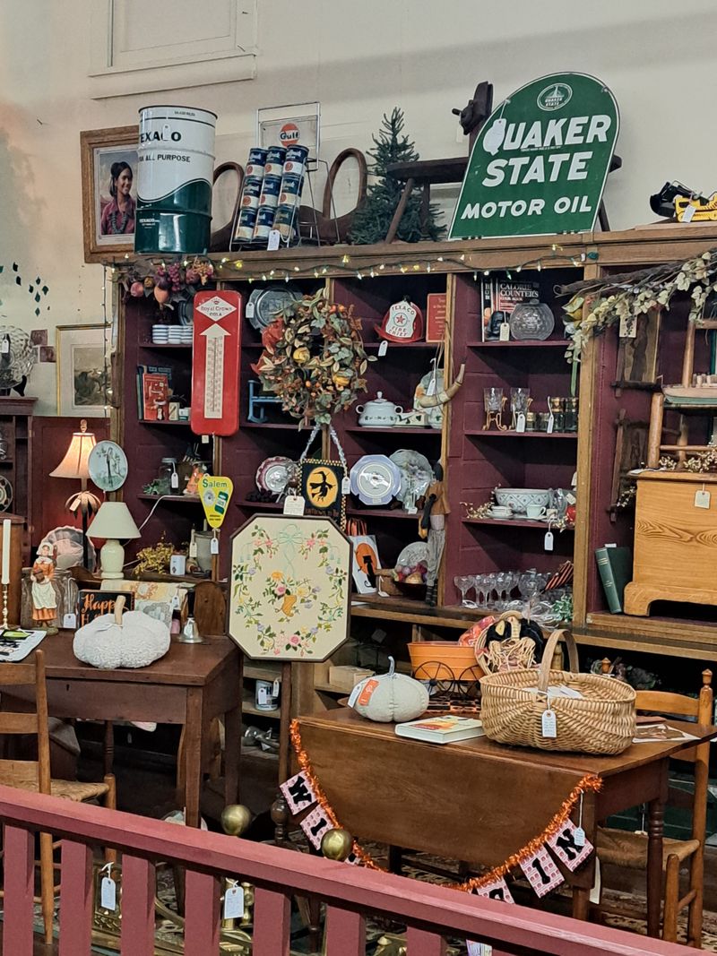 Clinton Antiques & Flea Market, Clinton