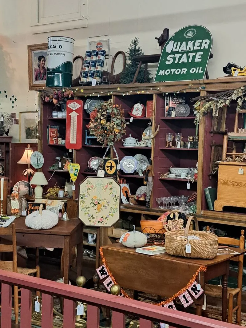 Clinton Antiques & Flea Market, Clinton