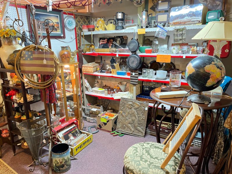 White Elephant Indoor Flea Market &mdash; Heber Springs