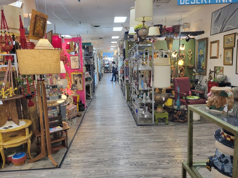 Charleston Antique Mall - Las Vegas