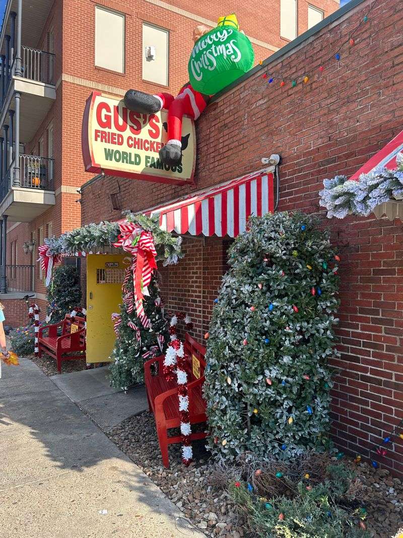 Gus&rsquo;s World Famous Fried Chicken &mdash; Memphis