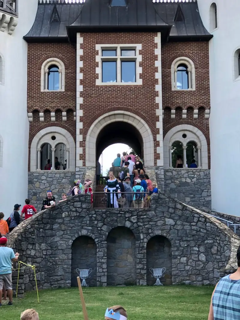 Visiting Essentials: Location, Hours, and Access