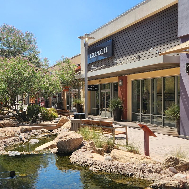 Phoenix Premium Outlets &ndash; Chandler, AZ