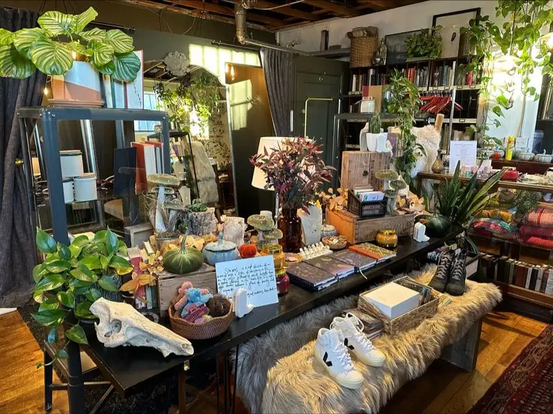 SecondLove Tennyson - A Resale Boutique