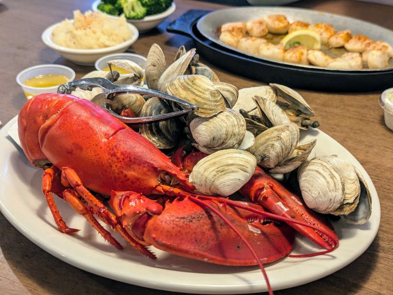 The Lobster Boat Restaurant &mdash; Litchfield and Merrimack, New Hampshire