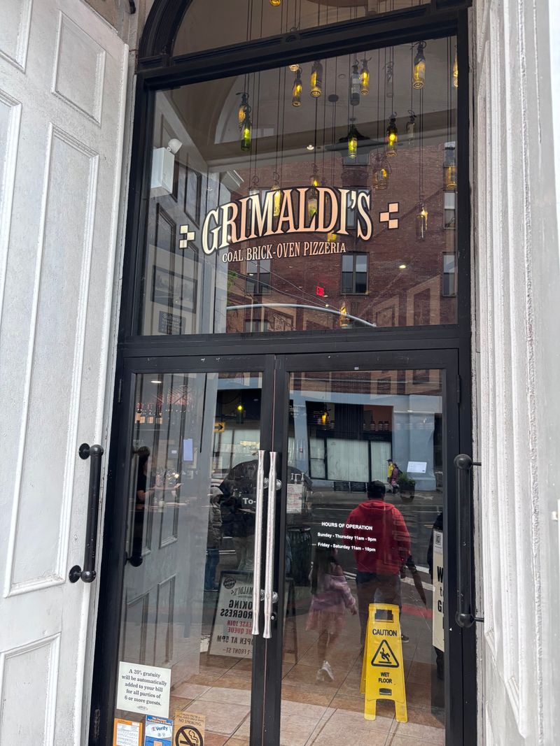 Grimaldi’s — early 1990s (Brooklyn, NY)