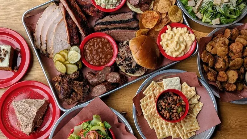 DOC&rsquo;s Commerce Smokehouse