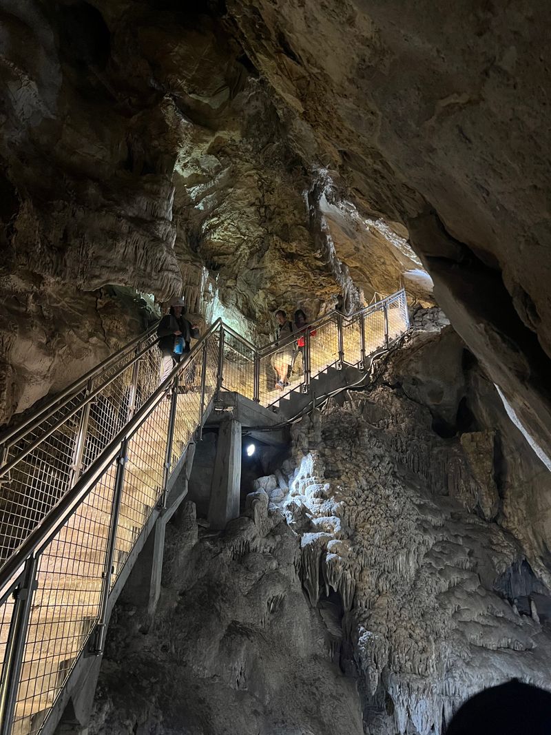 Lewis and Clark Caverns