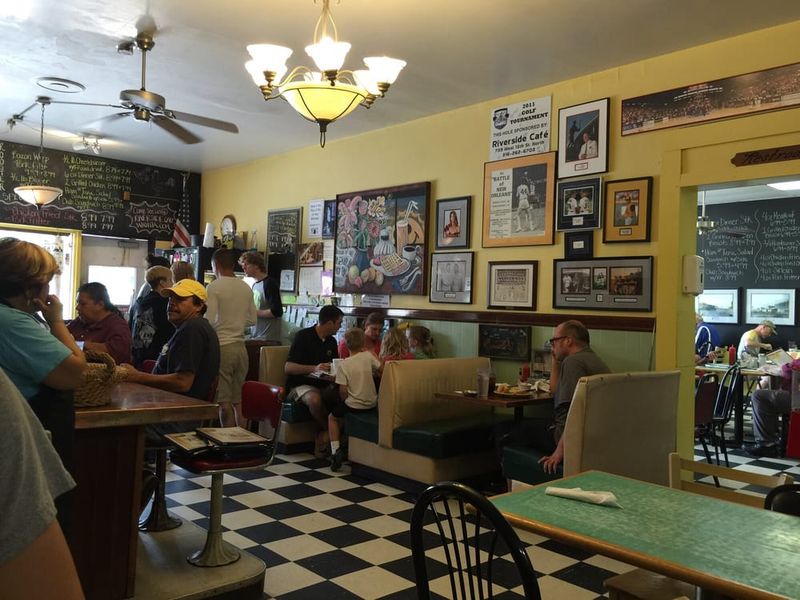 Riverside Cafe &mdash; Wichita