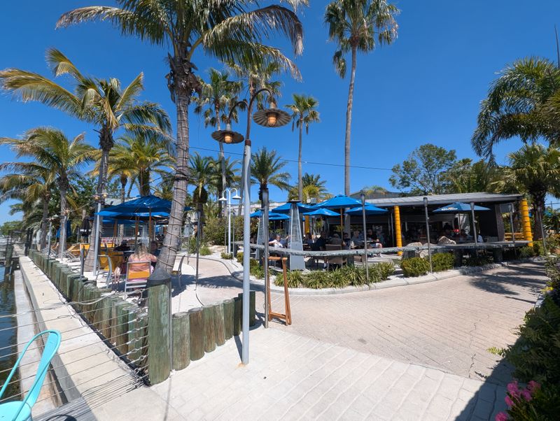 Circles Waterfront Restaurant &ndash; Apollo Beach