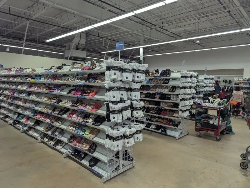 Unique Thrift Store, Falls Church