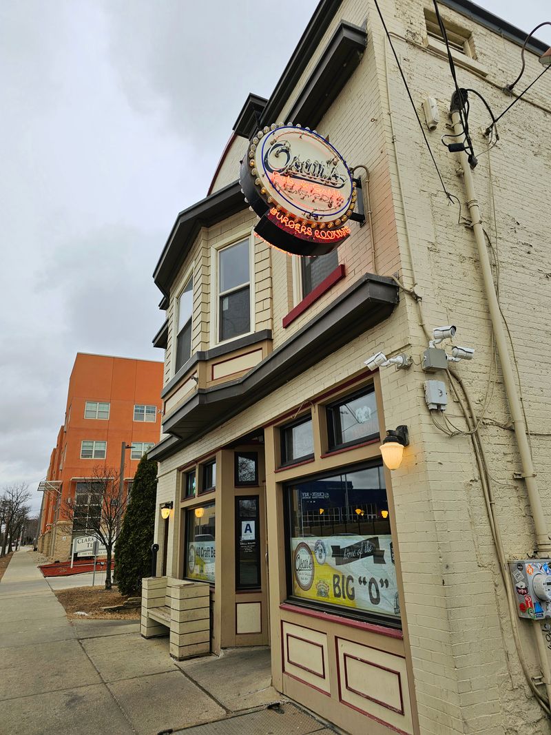 Oscar's Pub & Grill