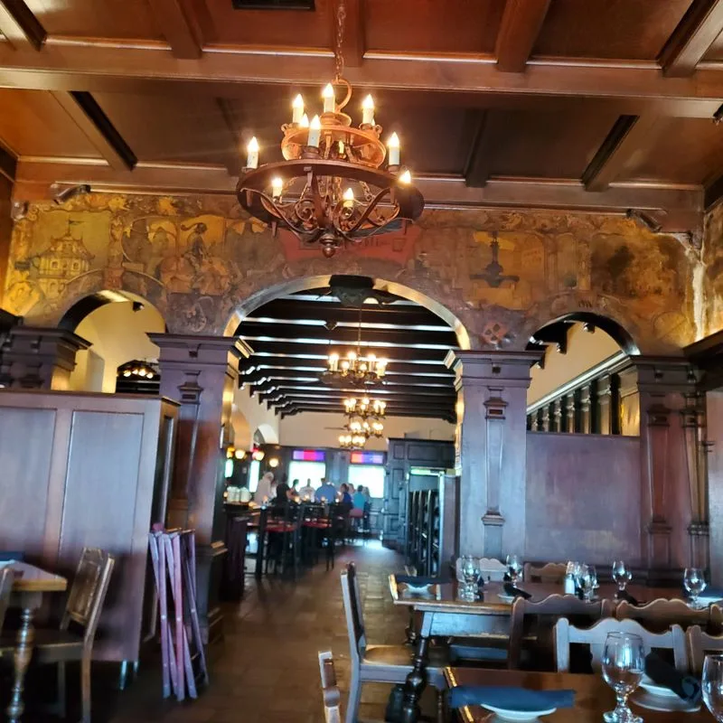 Pickwick Restaurant & Pub