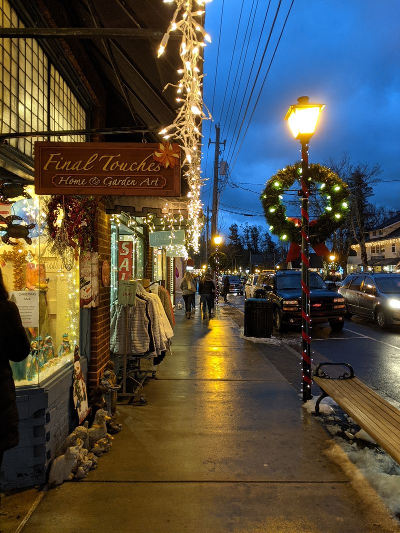 Blowing Rock&rsquo;s Main Street &ndash; Blowing Rock