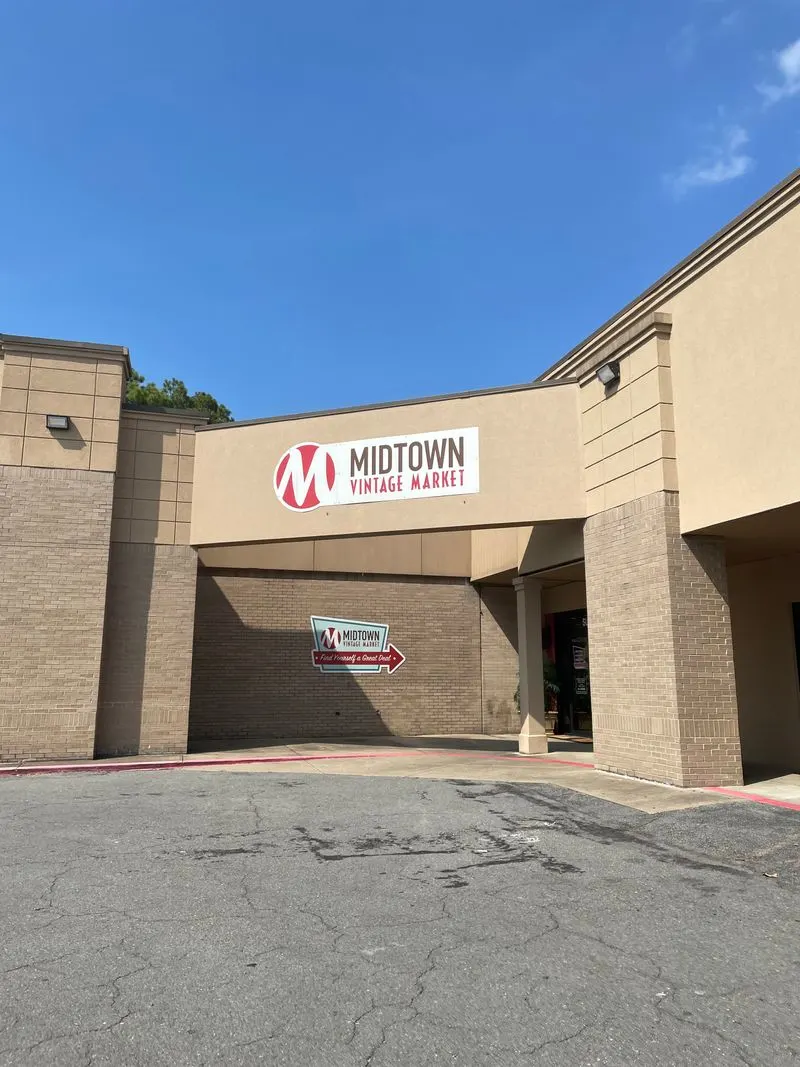 What to know about hours, parking, and contact