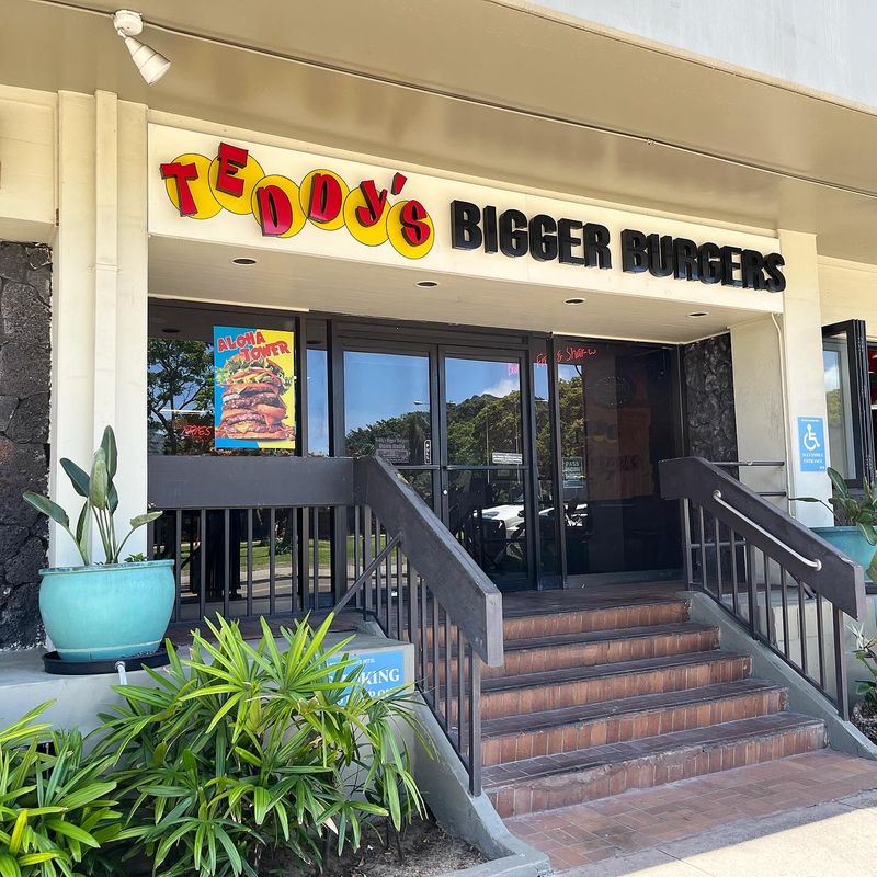 Teddy&rsquo;s Bigger Burgers &mdash; Honolulu, Hawaii