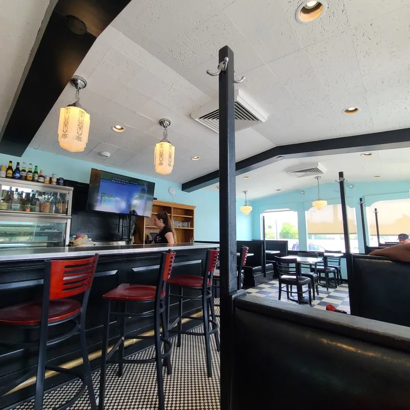 Victoria&rsquo;s Diner (Boston)