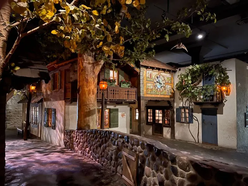 Milwaukee Public Museum - Streets of Old Milwaukee Holiday Display