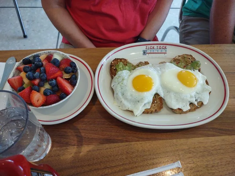 Breakfast plates that actually mean morning