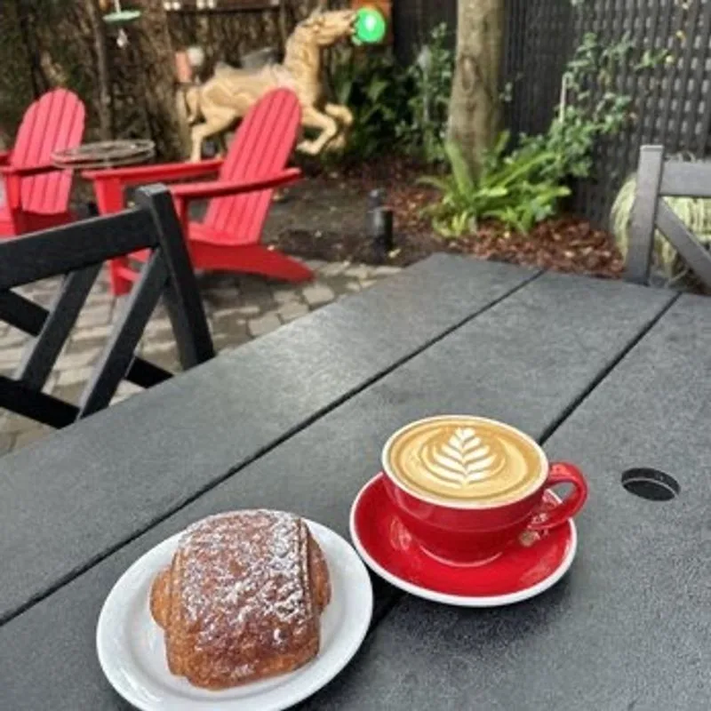 Foxy Loxy Caf&eacute; (Pastries)