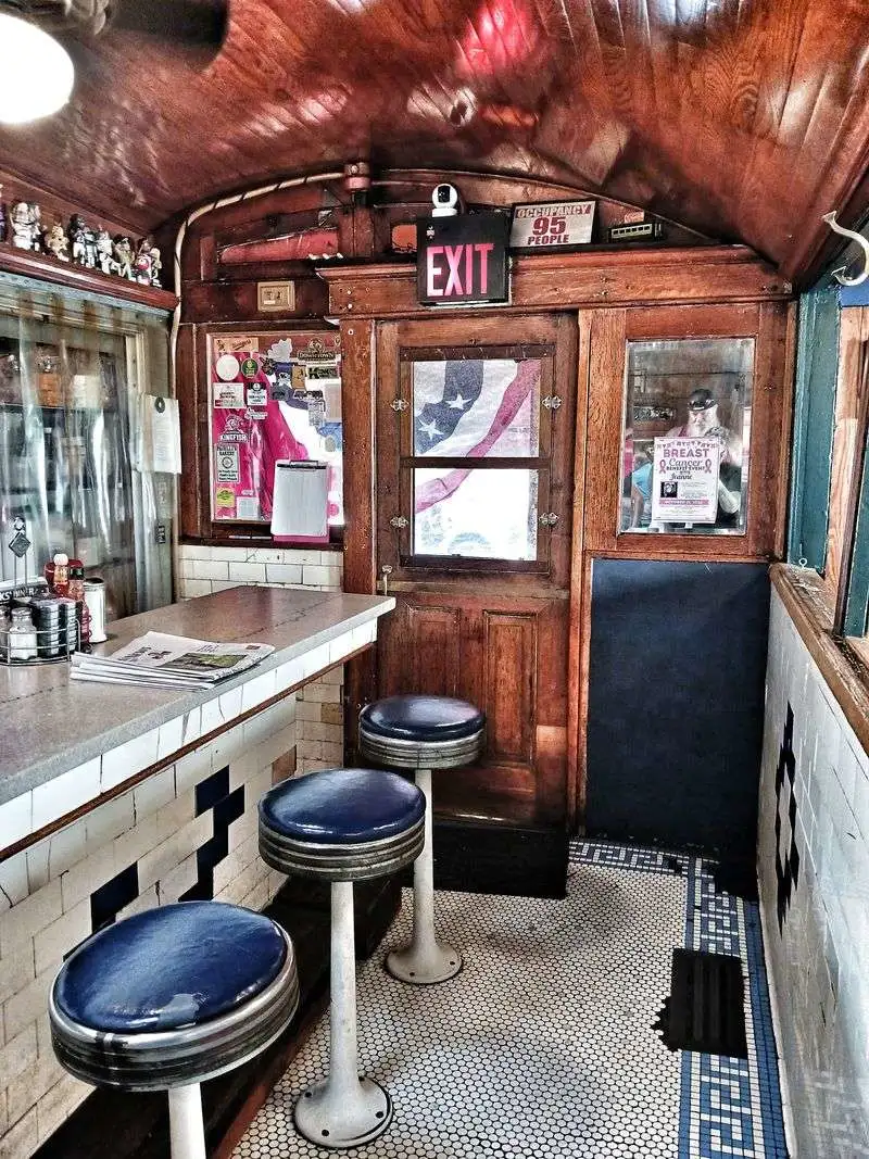 Coffee, counter talk, and the Frank&rsquo;s vibe