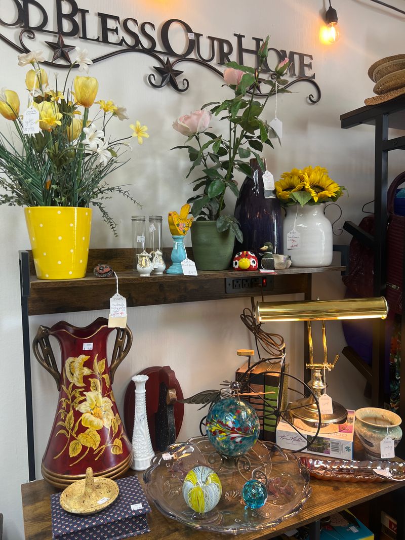 Kitchenware and Pyrex Hunting