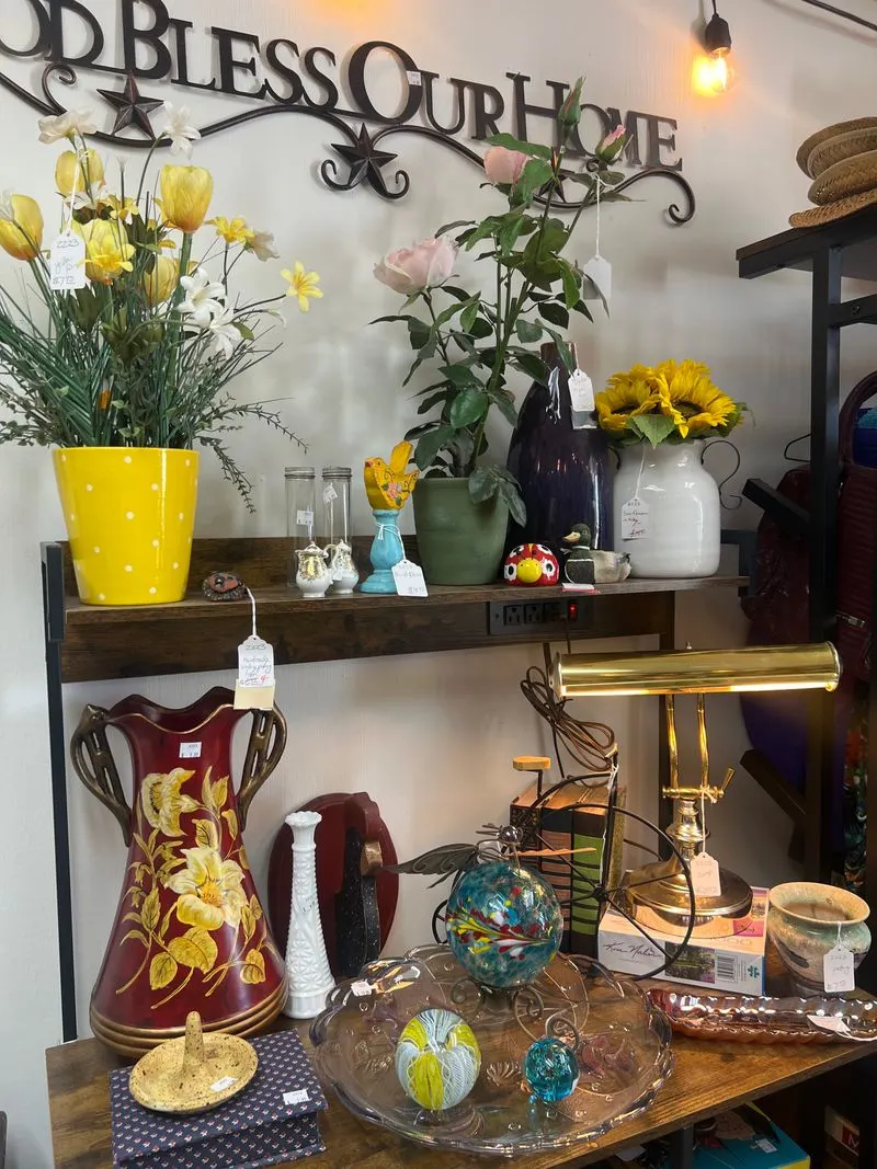 Kitchenware and Pyrex Hunting