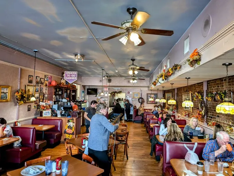 Great Food Stops That Break Up the Day