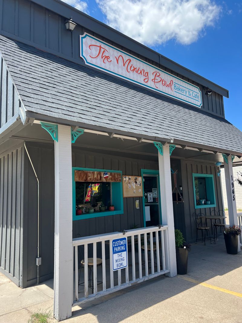 The Mixing Bowl Caf&eacute;