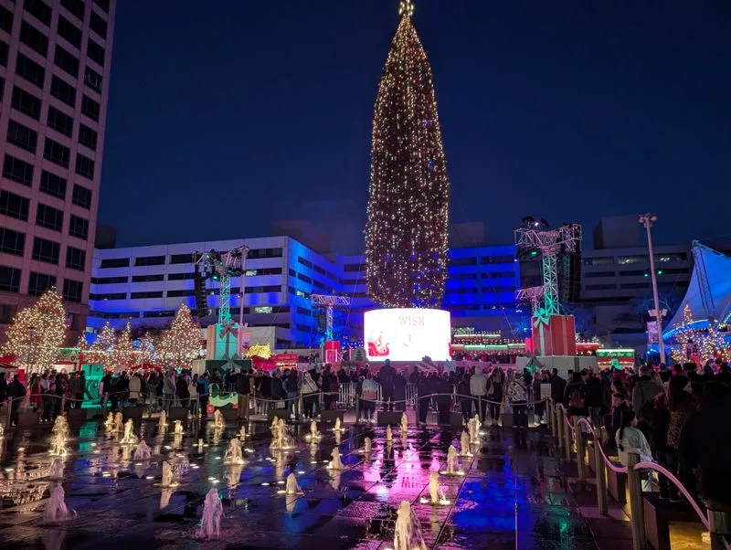 Mayor&rsquo;s Christmas Tree Lighting at Crown Center