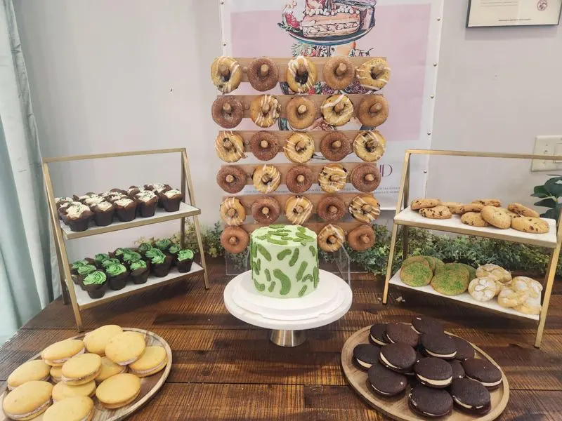 Seasonal Donuts And Tomato-Pie Nods