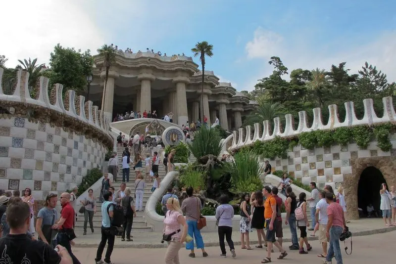 Obvious tourist signals and flashy gear