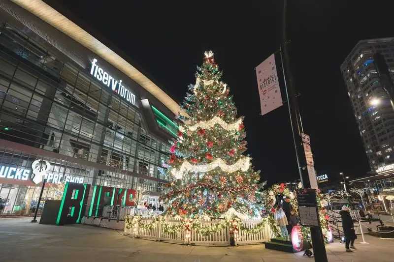 City of Milwaukee Christmas Tree at Cheer District