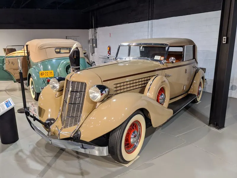 Art Deco elegance: streamlining and style