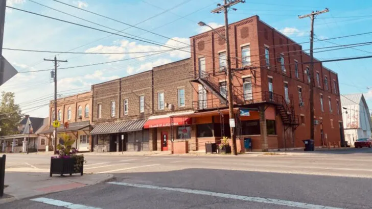 East of Columbus sits a small Ohio town beside quiet farmland with enough cafés and green spaces for an easy weekend away