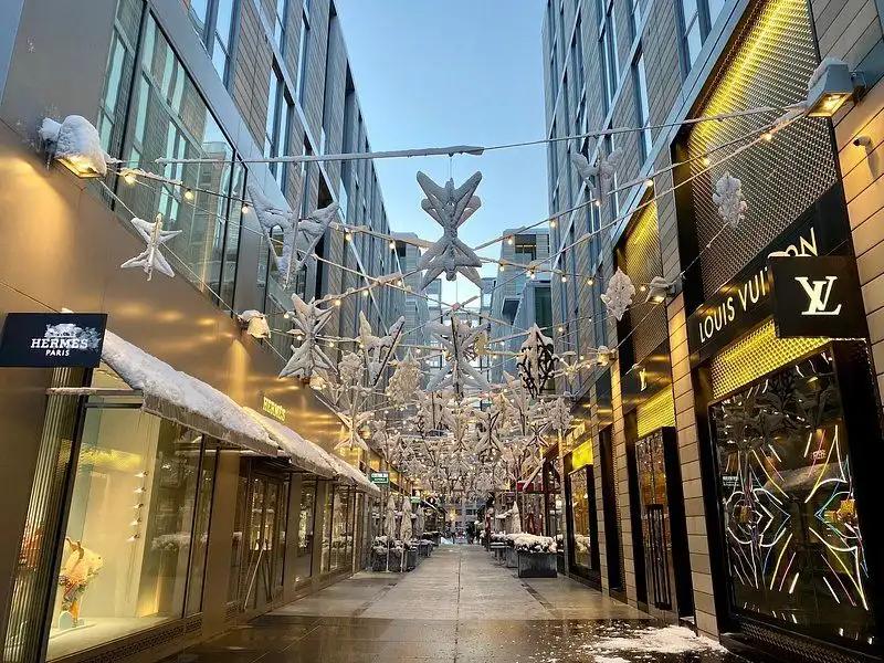 CityCenterDC Holiday Displays & Shops