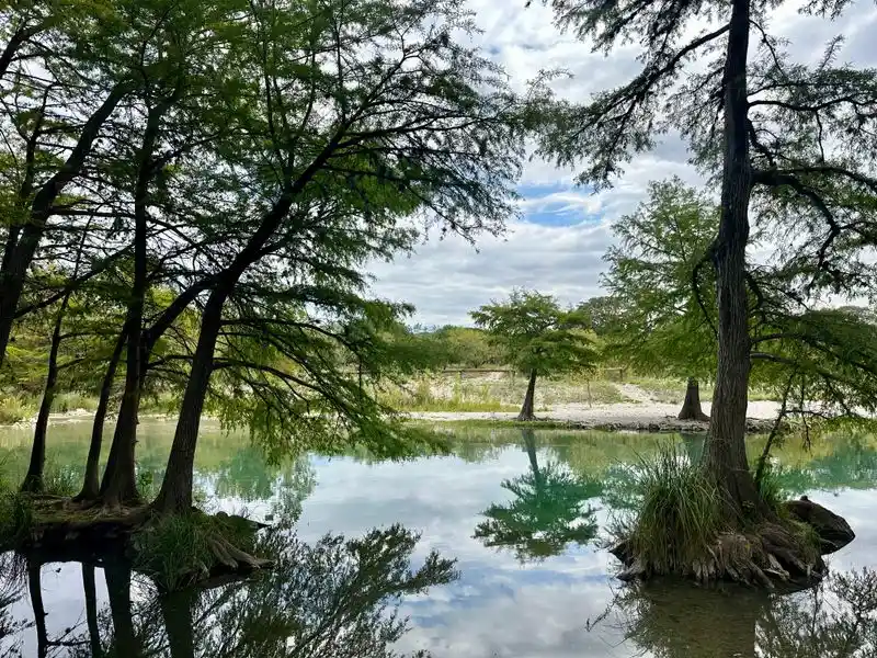 Frio River in Winter: Quiet Banks and Clear Water